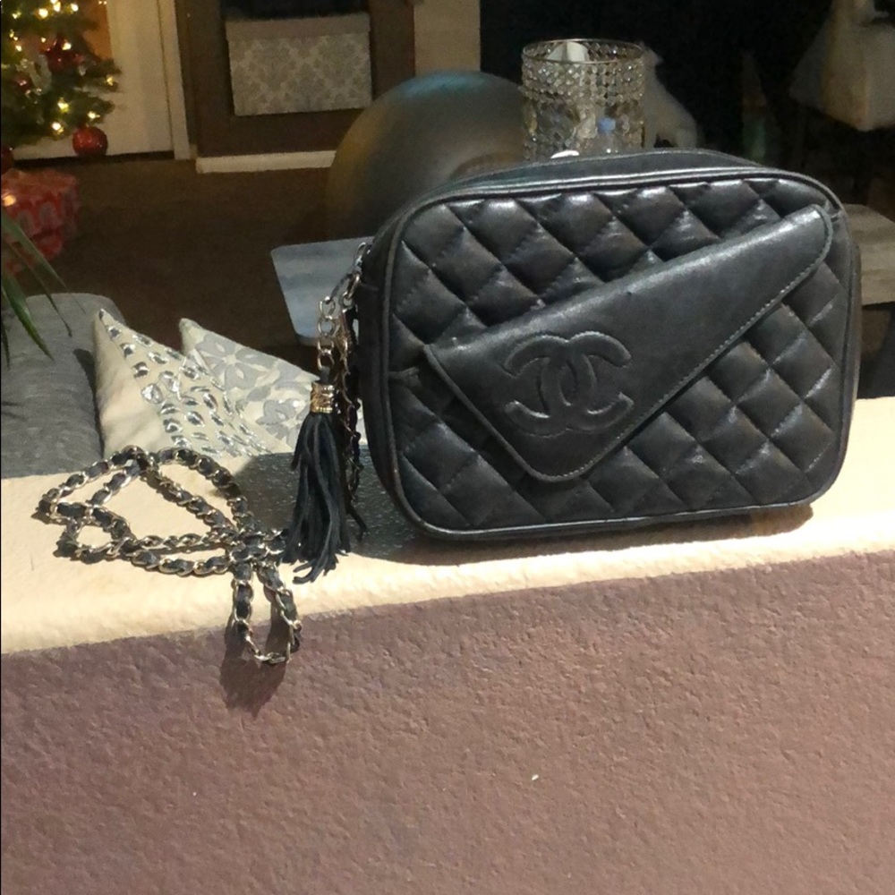 CHANEL vintage crossbody